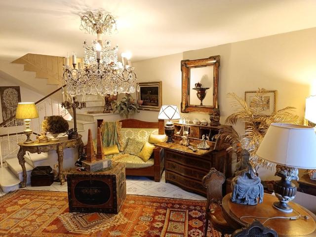 Villa Indipendente in vendita a La Prada, Carrara