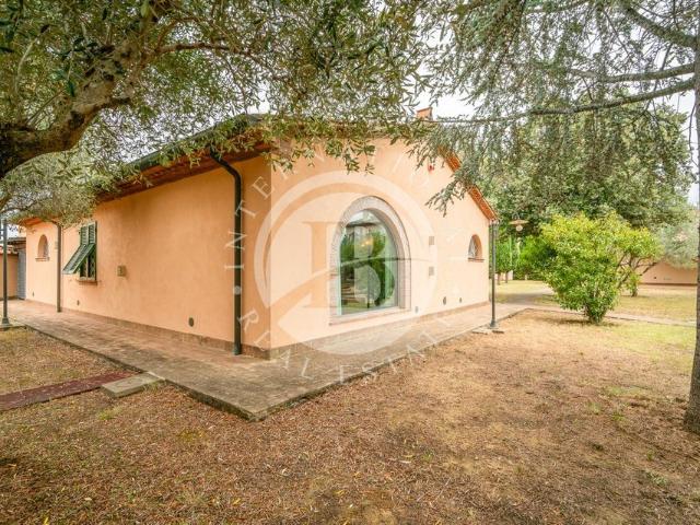 Villa Indipendente in vendita a Cecina, Toscana