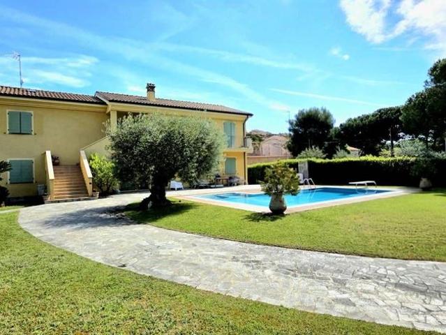 Villa Indipendente in vendita a Contrada Foce Asola, Marche