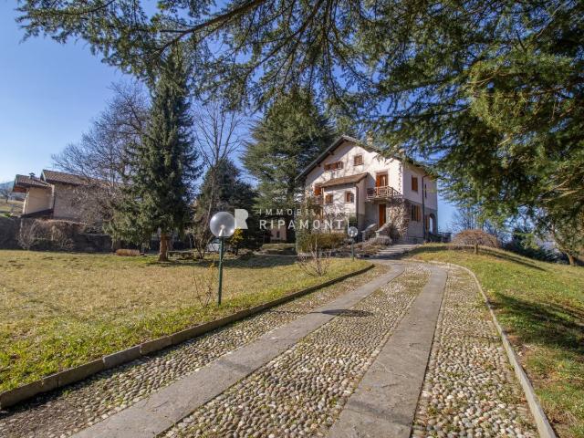 Villa Indipendente in vendita a Maggio, Cremeno