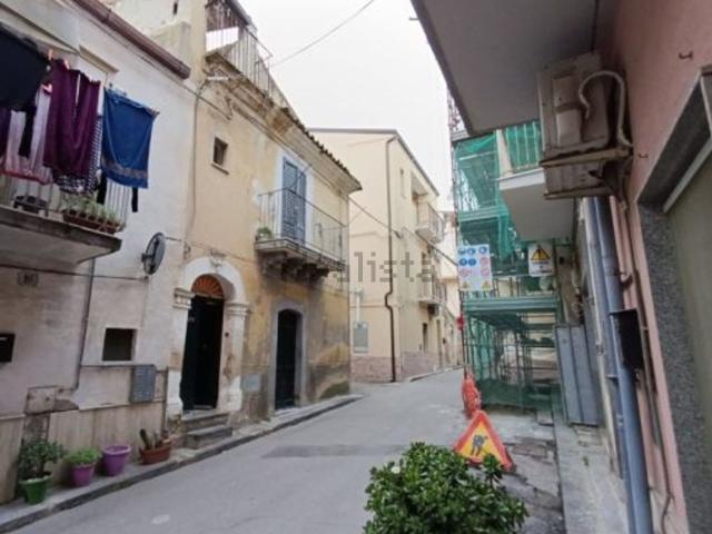 Casa in vendita a Leonforte, Sicilia