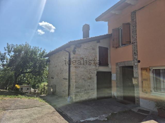 Casa in vendita a Zugognago, Castelnovo ne' Monti