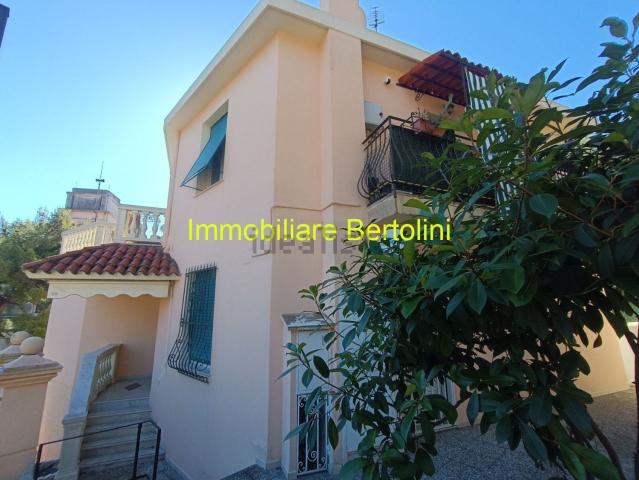 Casa in vendita a Imperia, Liguria
