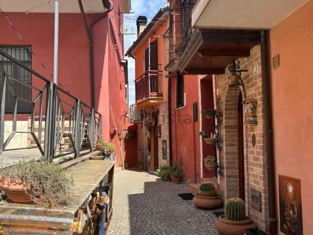 Casa in vendita a Canzano, Abruzzo