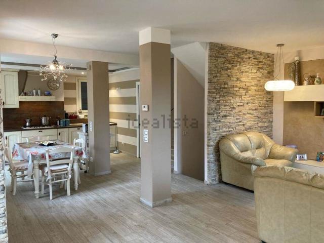 Casa in vendita a Mirandola, Vicchio
