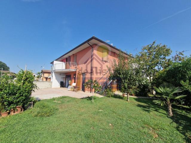 Casa in vendita a Pieve D'olmi, Lombardia