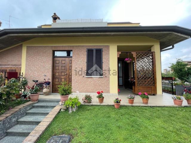Casa in vendita a Trezzano Rosa, Lombardia