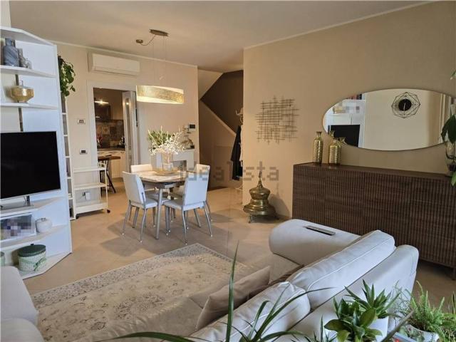 Casa in vendita a Unione delle Terre d'Argine, Novi Di Modena