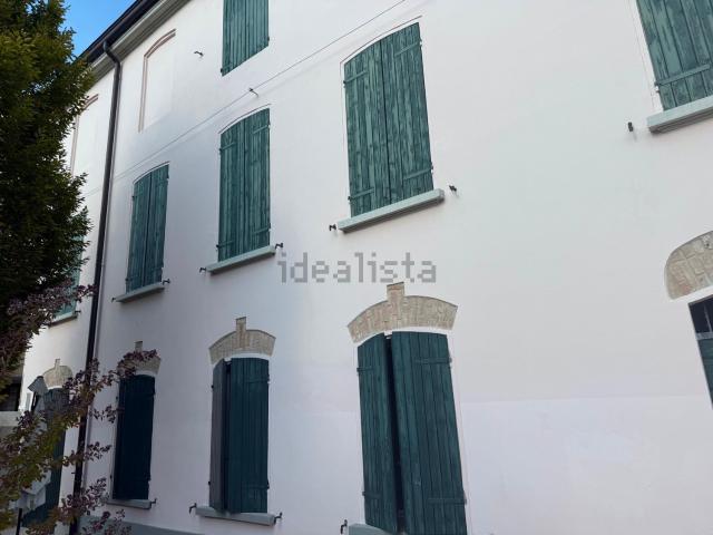 Casa in vendita a Terra di Mezzo, Re
