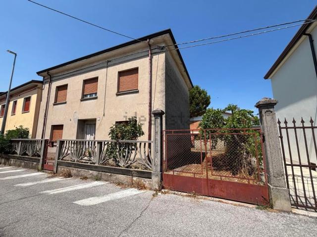 Casa in vendita a San Giovanni Lupatoto, Veneto