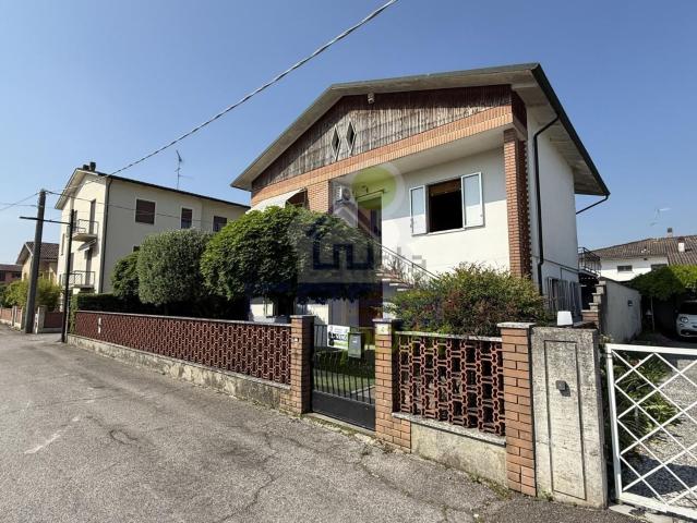 Casa in vendita a Dosolo, Mantova
