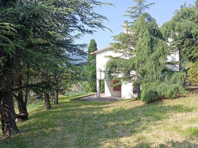 Casa in vendita a Caccamo, Serrapetrona