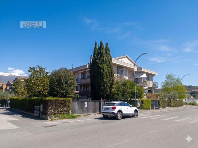 Casa in vendita a Campoloniano, Rieti