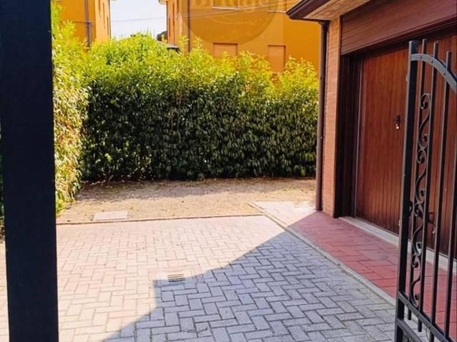 Casa in vendita a Modena, Villaggio Giardino