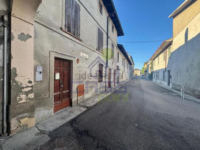 Casa in vendita a Isola Dovarese, Lombardia
