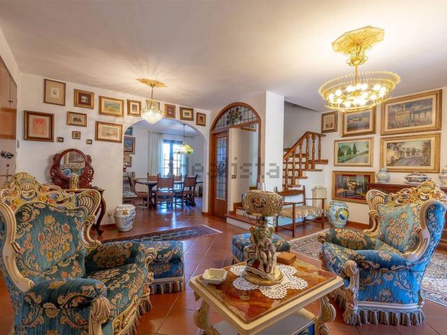 Casa in vendita a Carmignano, Comeana