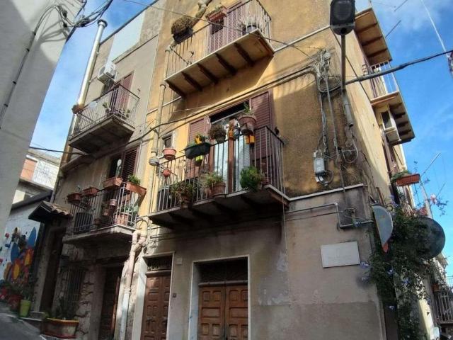 Casa in vendita a Valguarnera, Sicilia