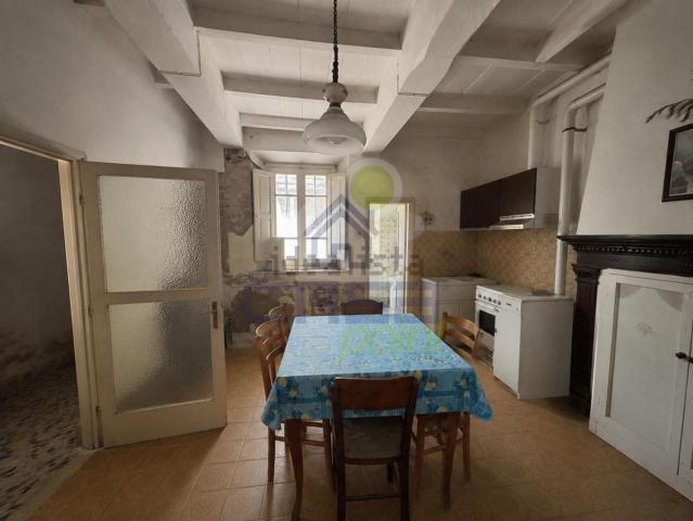 Casa in vendita a Isola Dovarese, Lombardia
