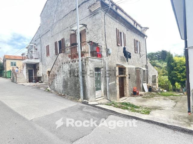 Casa in vendita a Unione dei Comuni della Val Vibrata, Sant'omero