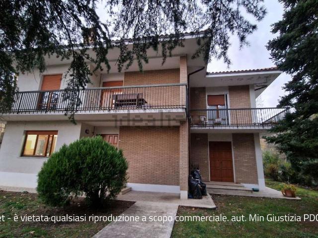 Casa in vendita a Centro Storico, Marche