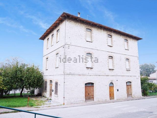 Casa in vendita a Centro storico, Cantiano