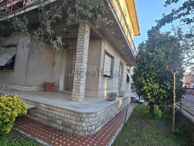 Casa in vendita a Agliana, Toscana