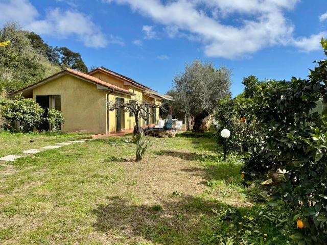 Casa in vendita a Rio, Toscana