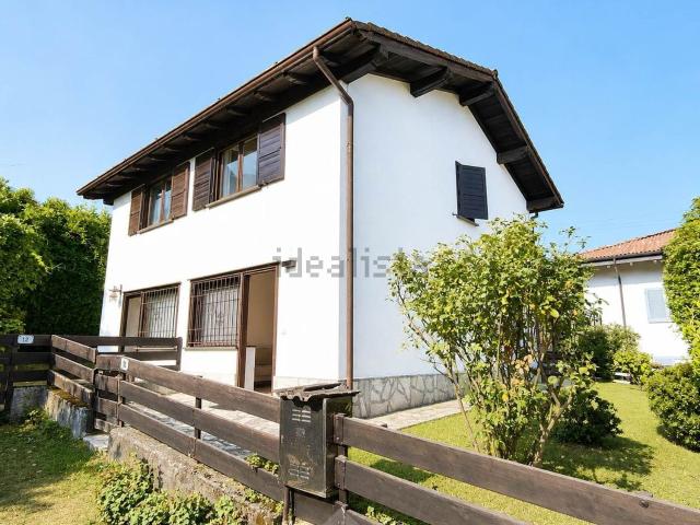 Casa in vendita a Chiaro, Colico