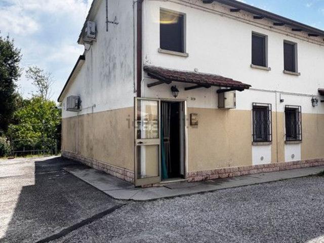 Casa in vendita a Ferrara, Reggio Emilia
