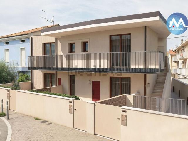 Casa in vendita a Villa Fastiggi, Marche