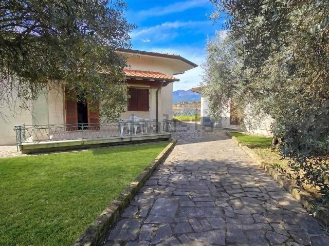 Casa in vendita a Montignoso, Toscana