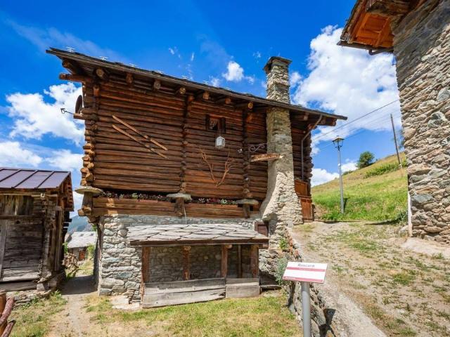 Villa Indipendente in vendita a Chamois, Aosta