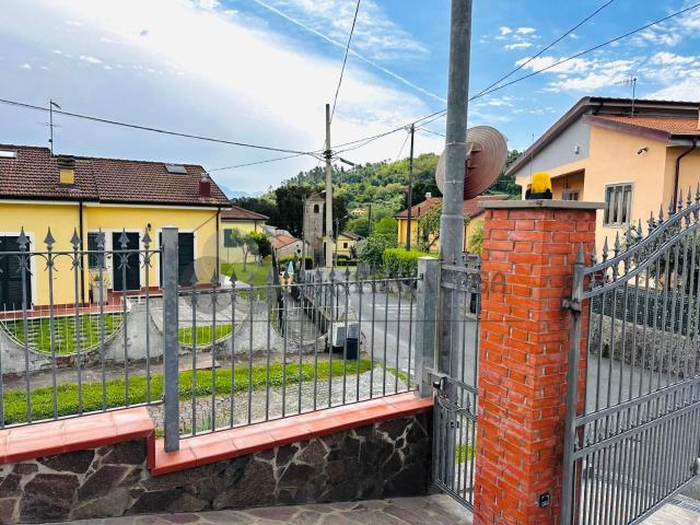 Villa Indipendente in vendita a Follo, Liguria