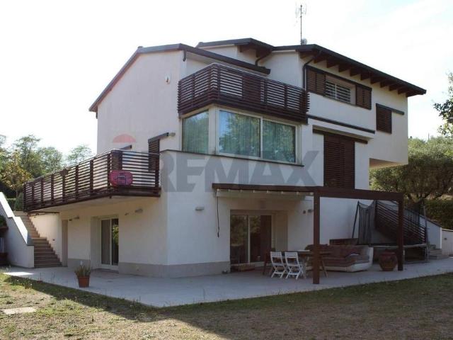Villa Indipendente in vendita a Lamporecchio, Toscana