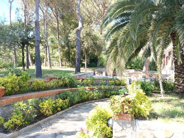 Villa Indipendente in vendita a Quercianella, Livorno