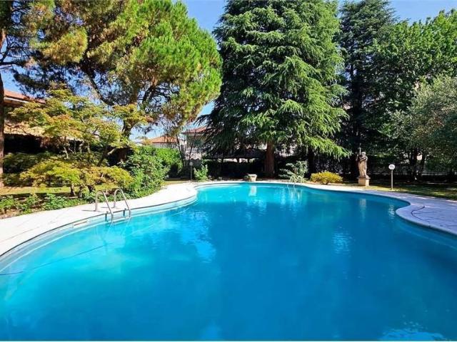 Villa Indipendente in vendita a Magenta, Lombardia