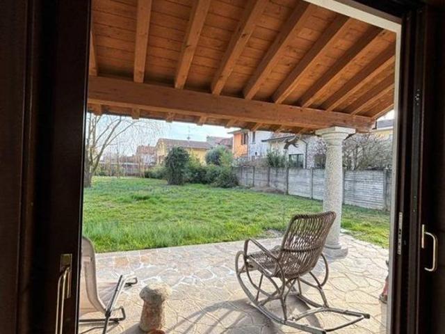 Villa Indipendente in vendita a Misinto, Lombardia