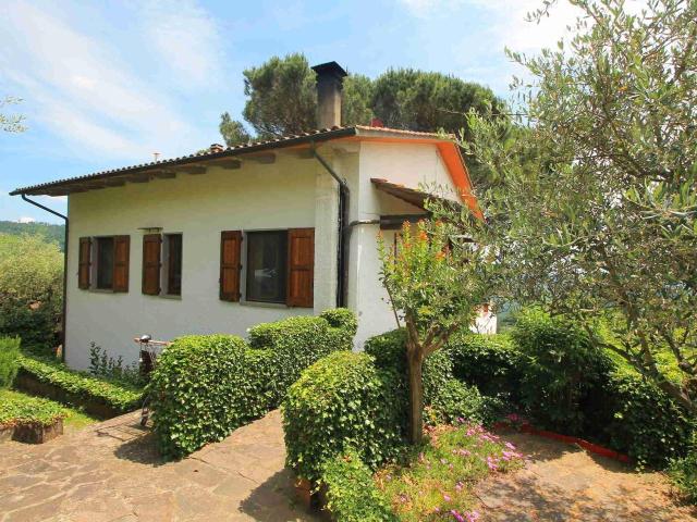 Villa Indipendente in vendita a Montecatini Terme, Toscana