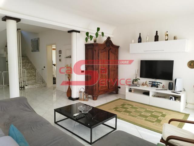 Villa Indipendente in vendita a Montecatini Terme, Toscana