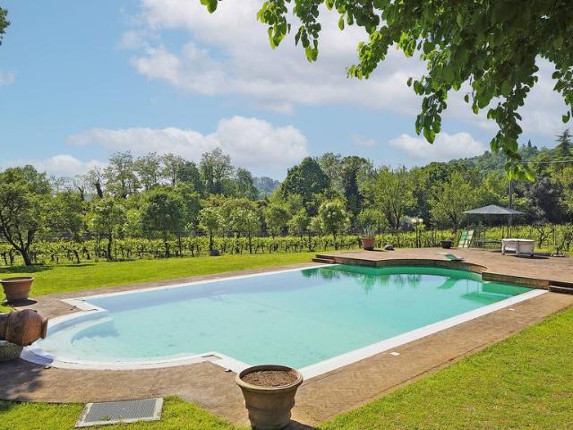 Villa Indipendente in vendita a Monzambano, Lombardia