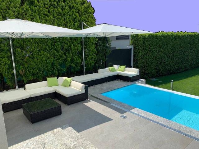 Villa Indipendente in vendita a Oggiono, Lombardia