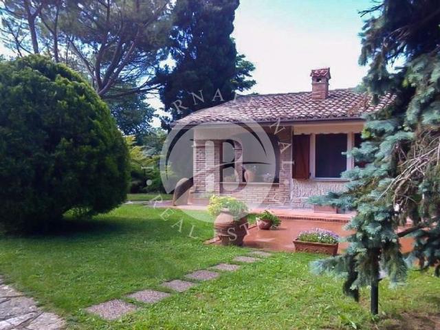 Villa Indipendente in vendita a Centro Storico, Marche