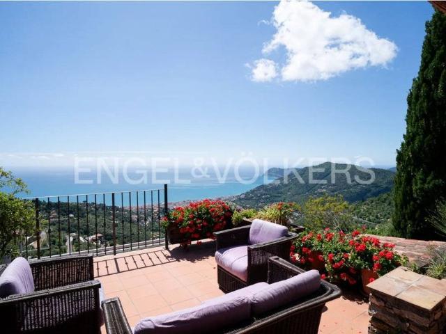 Villa Indipendente in vendita a Alassio, Liguria