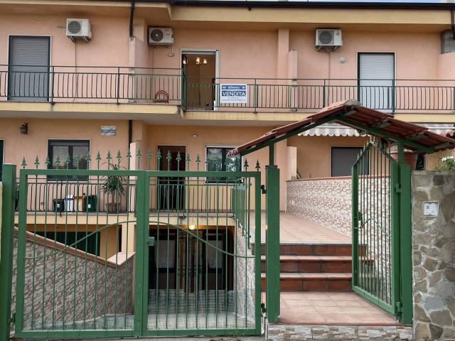Villa Indipendente in vendita a Marina di Roseto Capo Spulico, Calabria