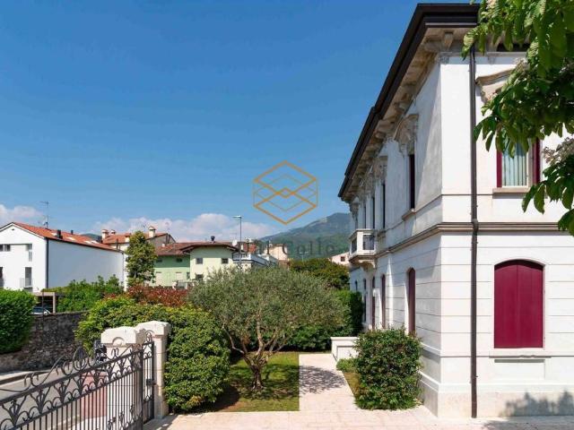 Villa Indipendente in vendita a Schio, Veneto