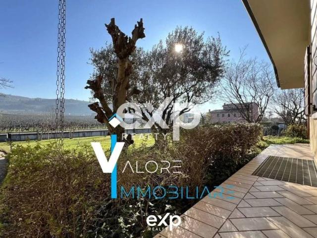 Villa Indipendente in vendita a Soave, Verona