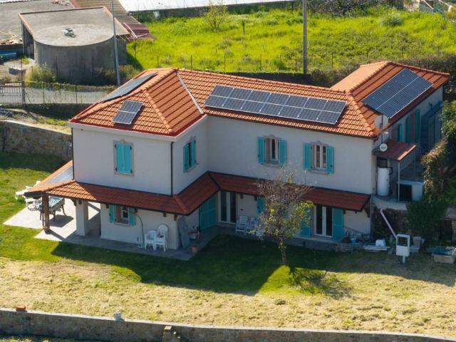 Villa Indipendente in vendita a San Remo, Liguria