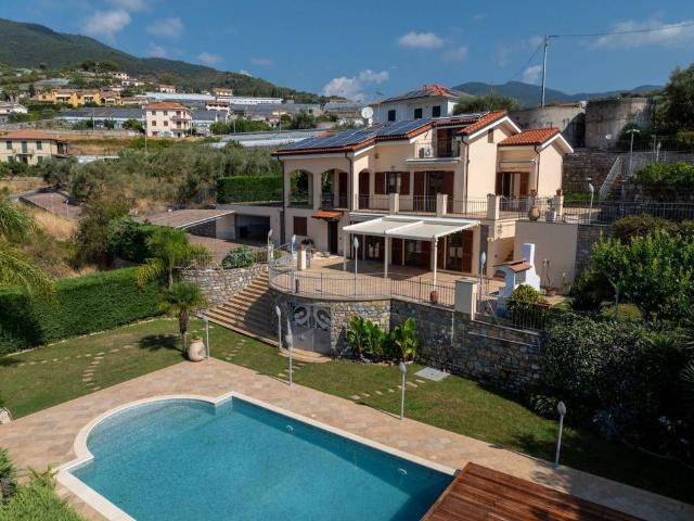 Villa Indipendente in vendita a San Lorenzo, San Remo