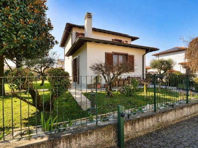 Villa Indipendente in vendita a Biassono, Lombardia