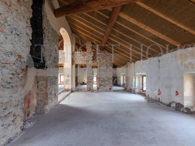 Villa Indipendente in vendita a Casnate con Bernate, Casnate